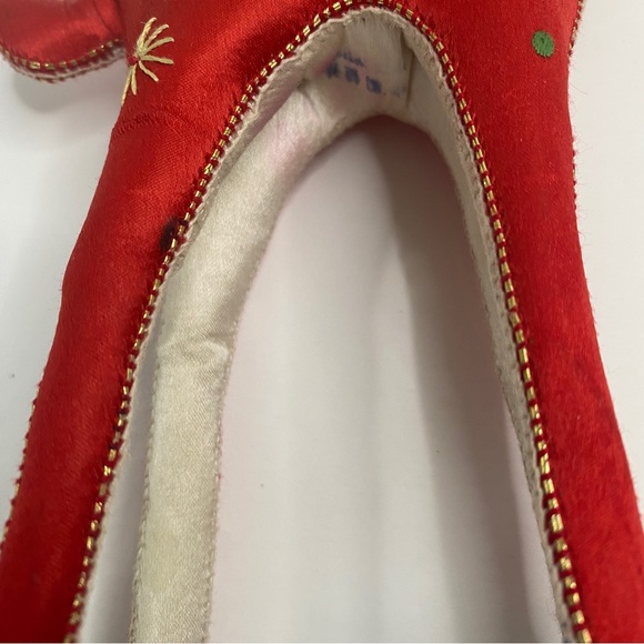 Vintage Embroidered Red Satin Pair of Japanese Reindeer - Picture 6 of 8